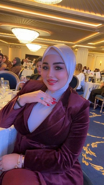 Dr. Sara Nadhim